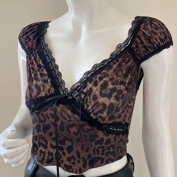 dELiA*s by Dolls Kill Leopard Print Lace-Trim Short Sleeve Tie Open Back Top - Picture 3 of 5